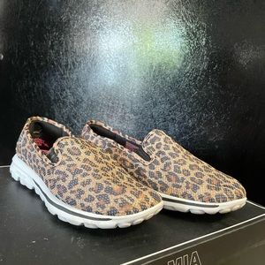 Skechers - Slip On Sneakers!
